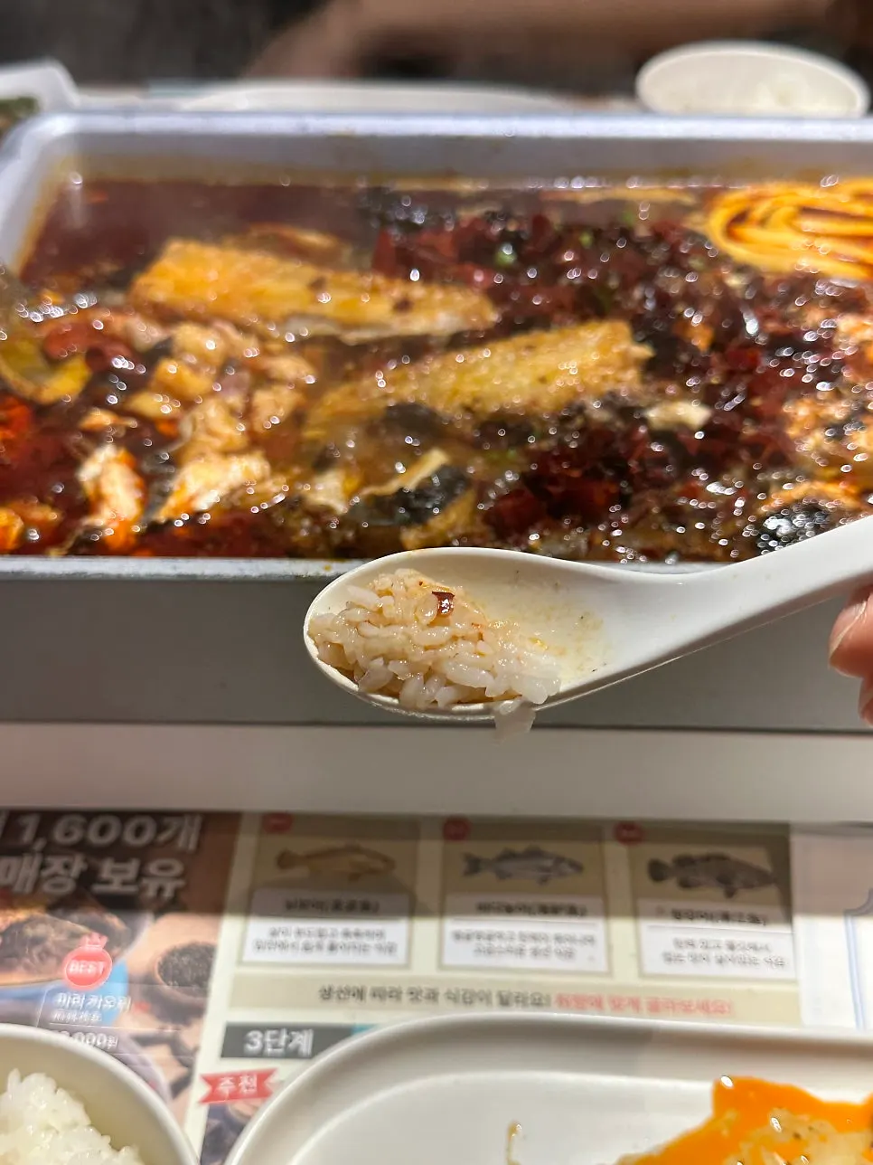 계란면을 건져 올린 모습