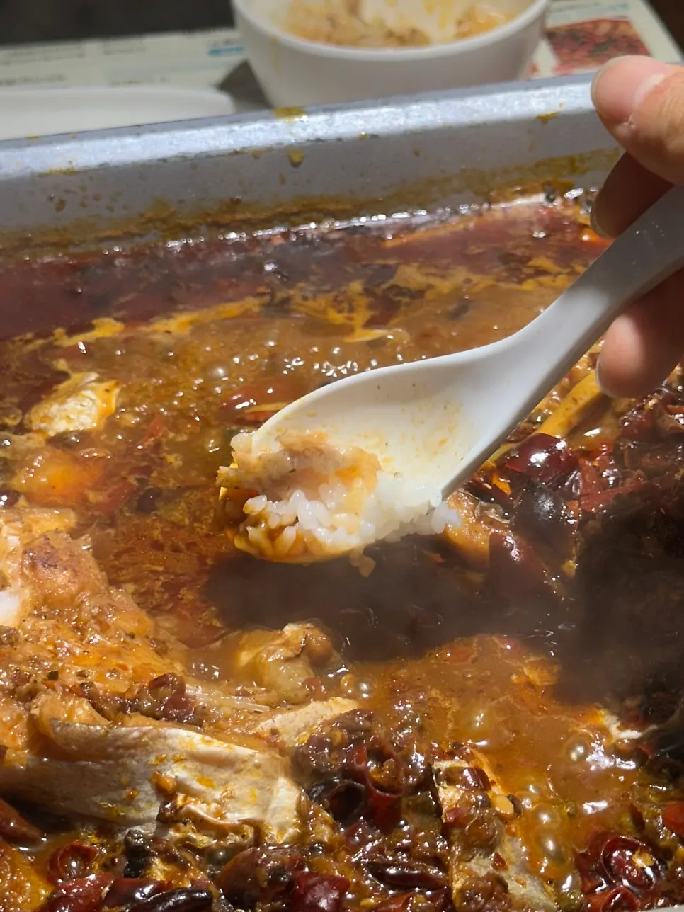 국물을 적신 공기밥과 카오위 한 상