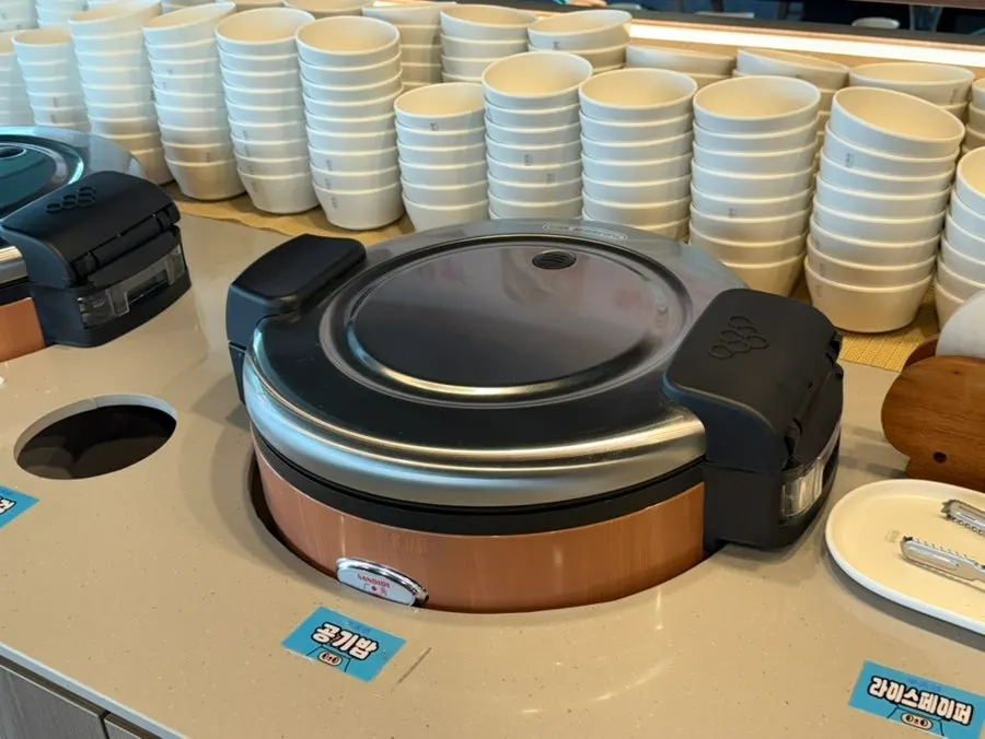 Rice placed at one side of the self-bar