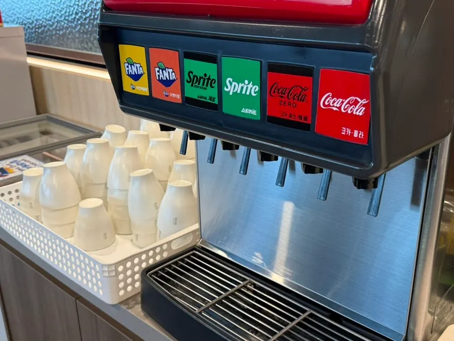 Free-refill drink station