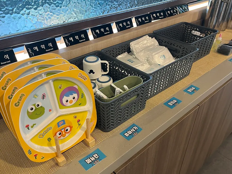 Amenity stand with baby dishware and wet wipes
