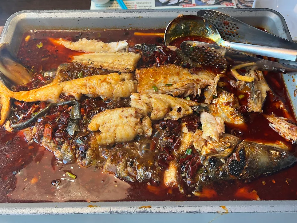 The kaoyu pot after the owner deboned the fish