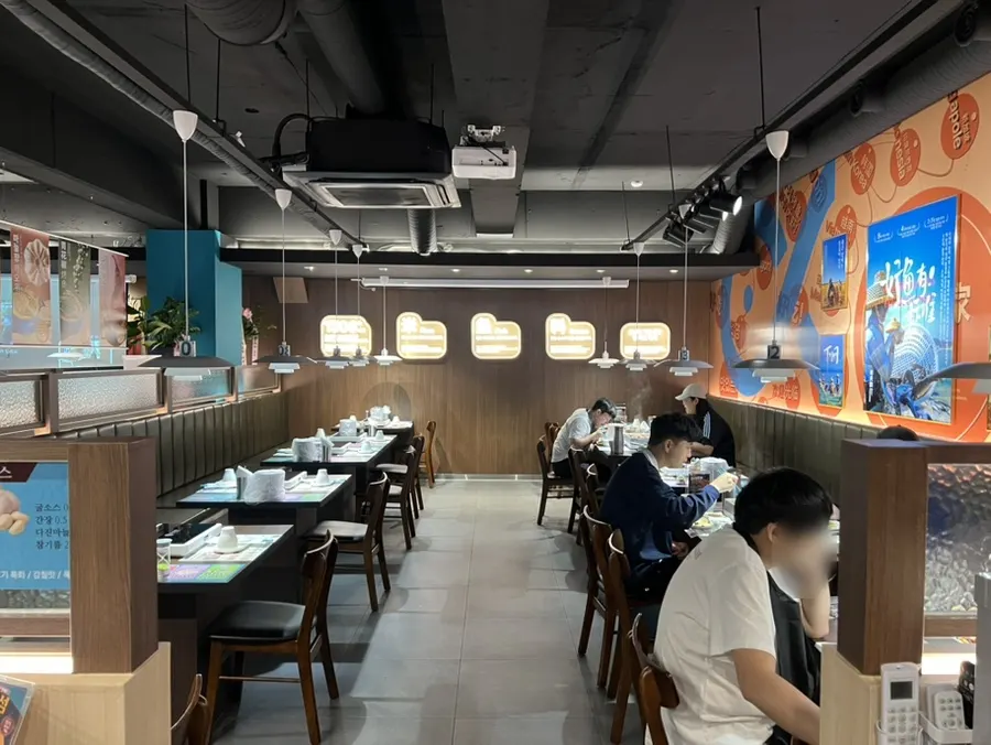 View of the main hall tables at Bantiannyao Kaoyu Daejeon Branch