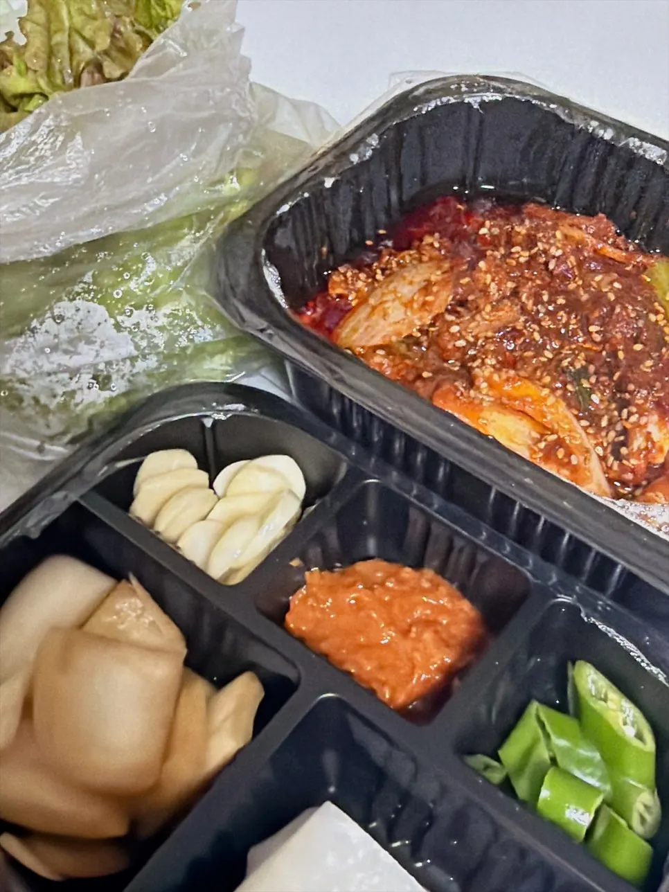감자볶음 양파장아찌 쌈무 밑반찬 구성