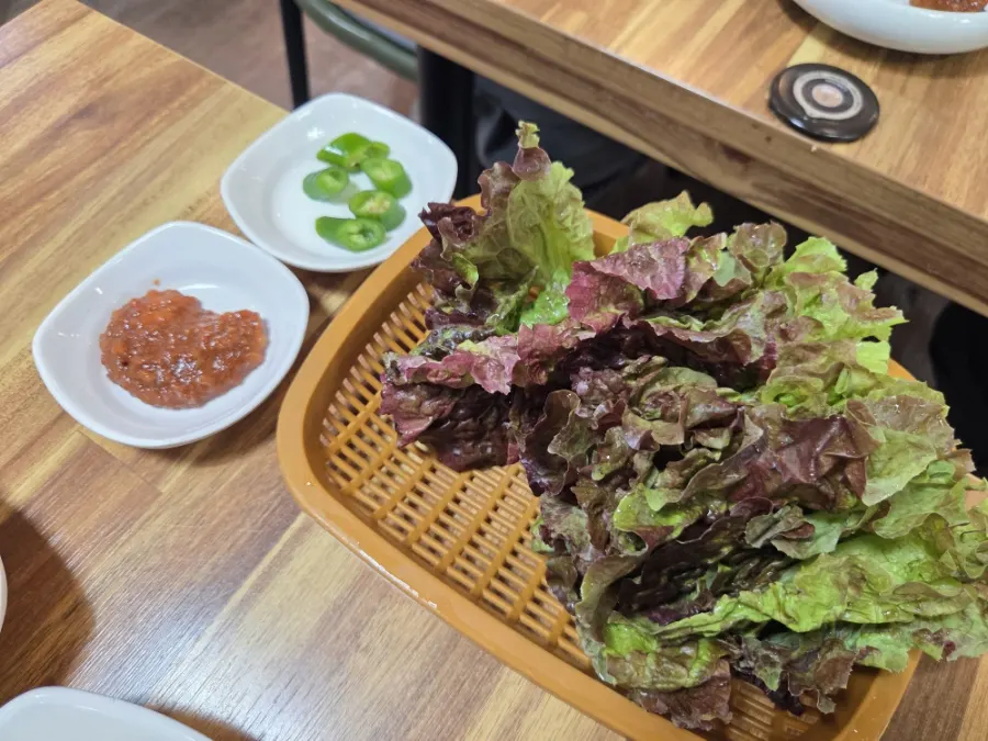 Plate of lettuce and ssam vegetables from the self-serve bar