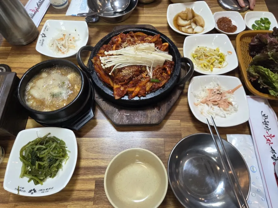 Table spread shared between two people eating ojebokkeum