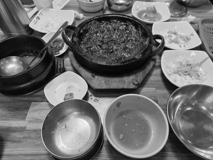 Nearly empty hot plate of ojebokkeum