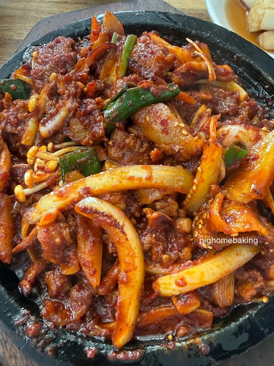 부자식당 출입구 주변 모습