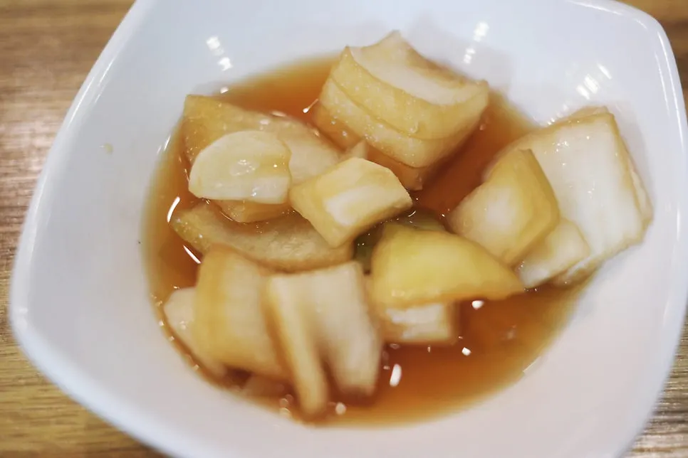 Side dish: seaweed stem namul