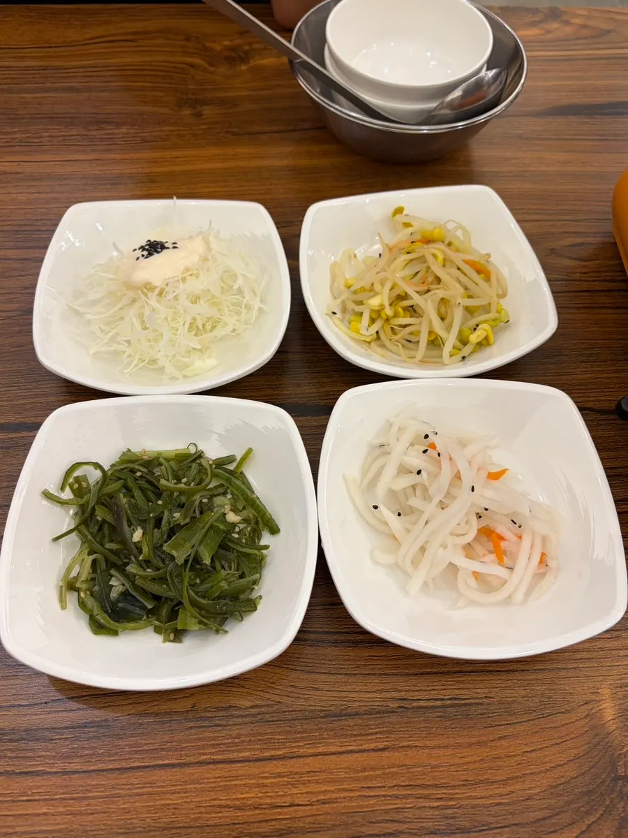 반월당부자식당 청국된장찌개가 놓인 상차림