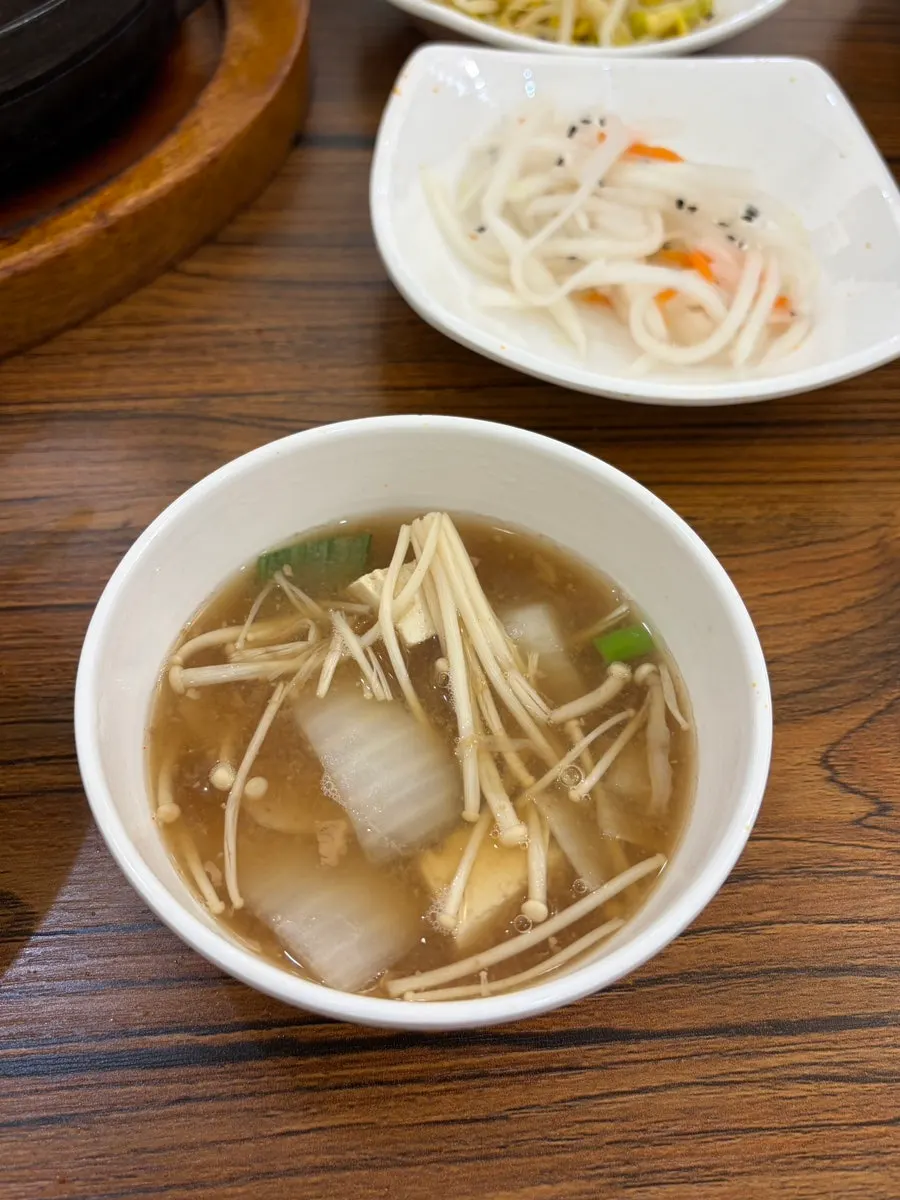 오징어제육볶음과 된장찌개 한 상
