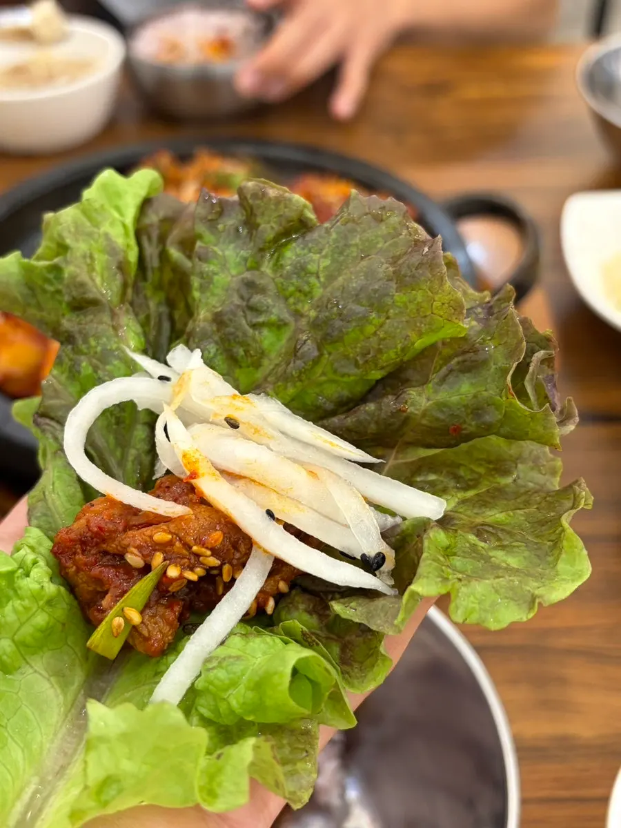밥에 비벼 먹는 오징어제육볶음