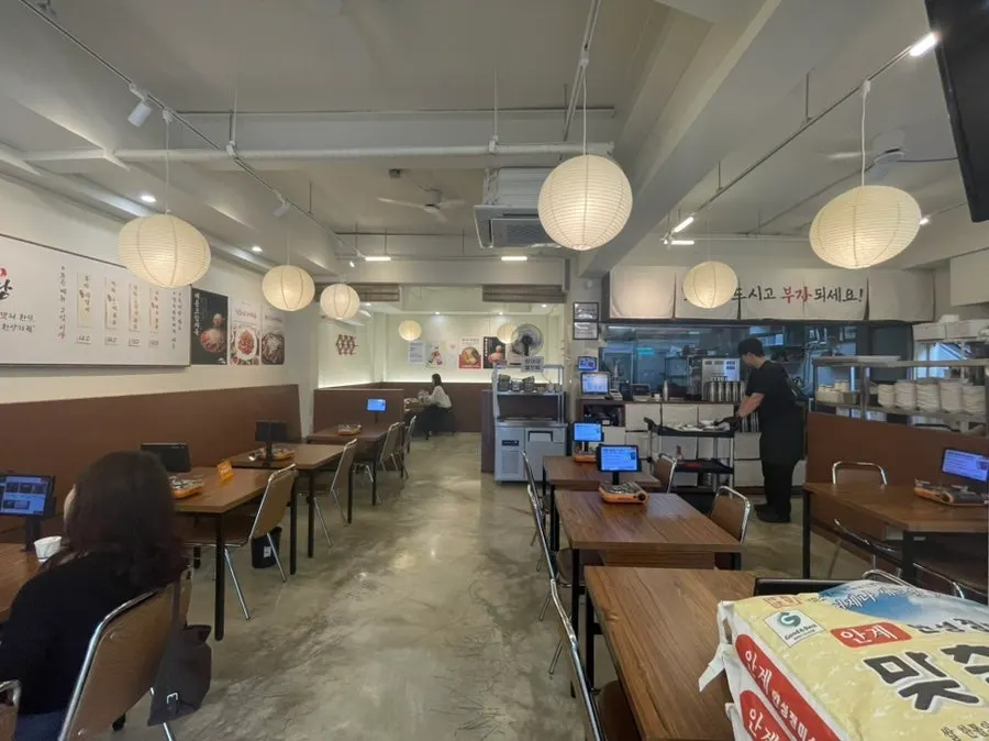 단체석이 마련된 반월당부자식당 수성점 홀