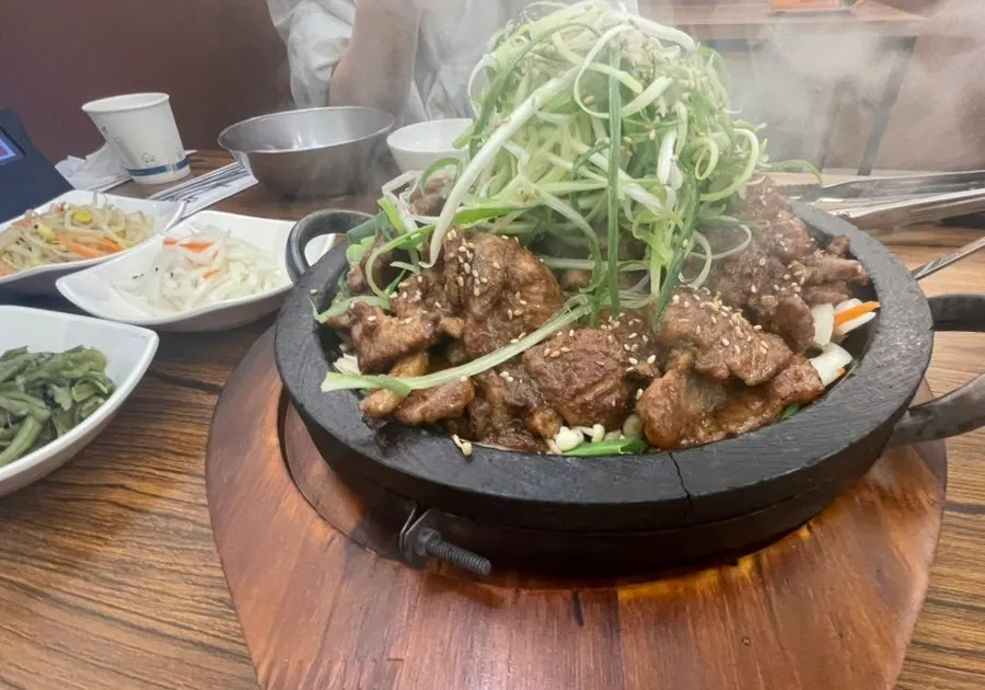 보글보글 끓는 시골청국된장찌개
