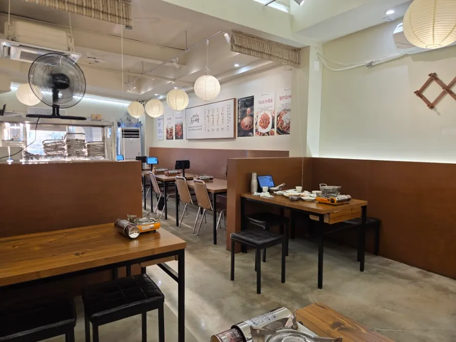The table at Banwoldang Buja Sikdang Suseong Branch after the meal
