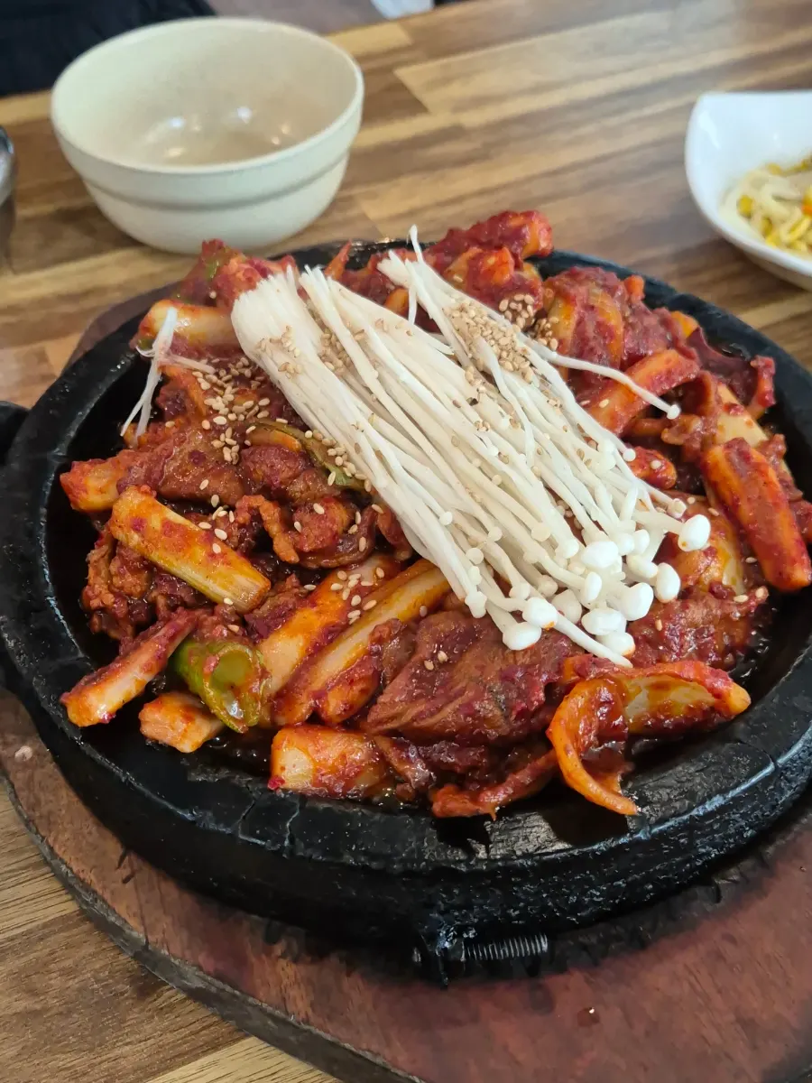 A full spread of basic side dishes at Banwoldang Bujasikdang
