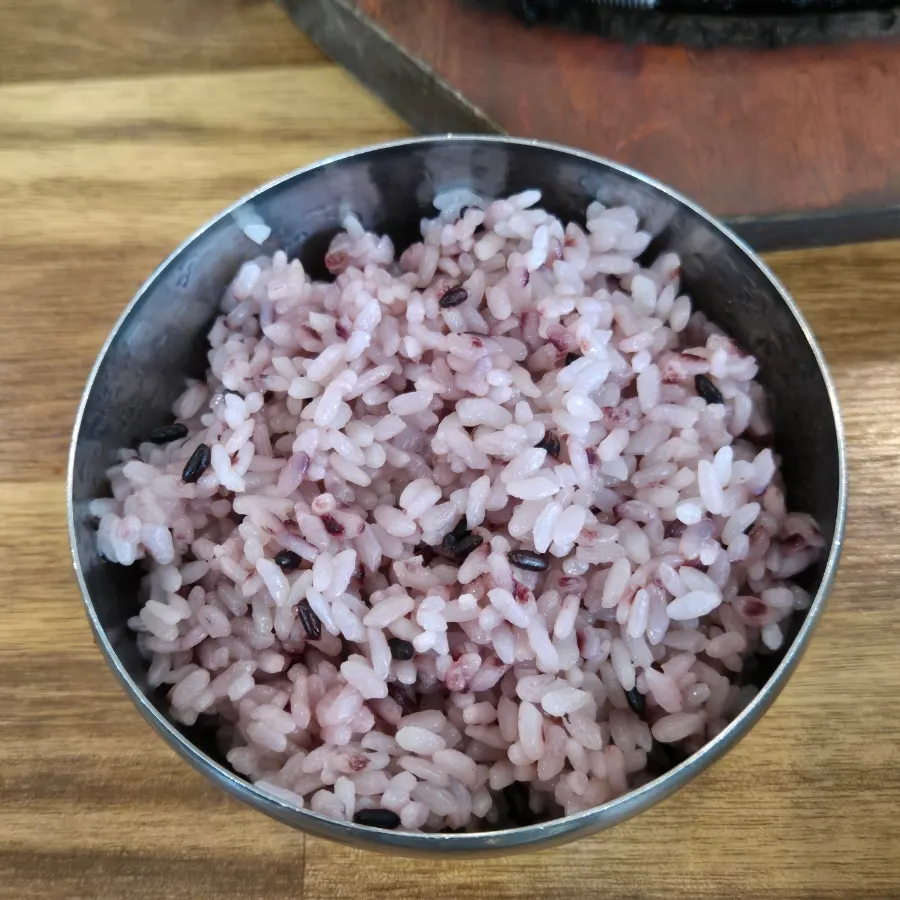 The complimentary countryside cheonggukjang served in a stone pot