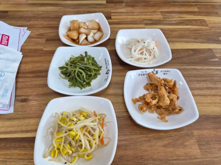 반월당부자식당 한식 기본찬 상차림