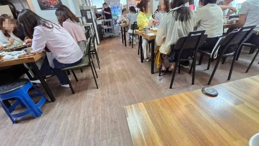 직화 오제볶음이 적힌 메뉴판 부분