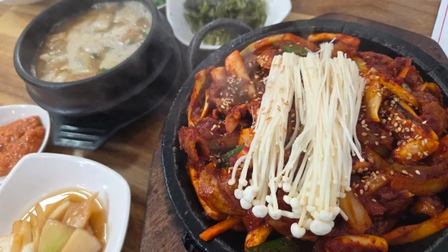 돌판에 나온 직화 오제볶음