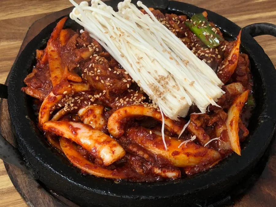 직화 오징어제육볶음 2인분 한 상