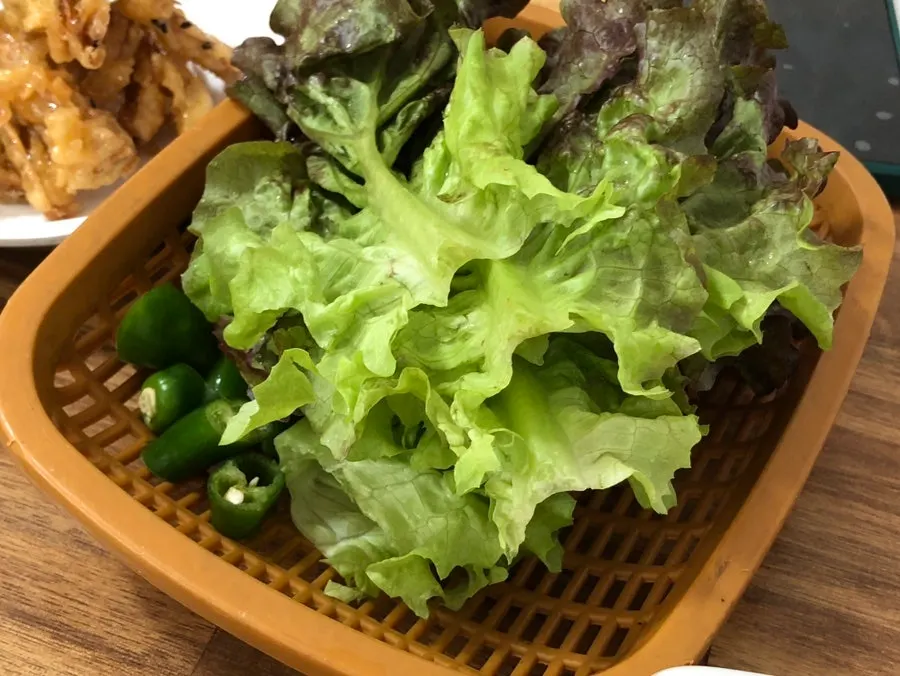 셀프바에서 가져온 상추 쌈채소