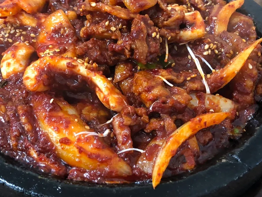 거의 비운 오징어제육볶음 철판
