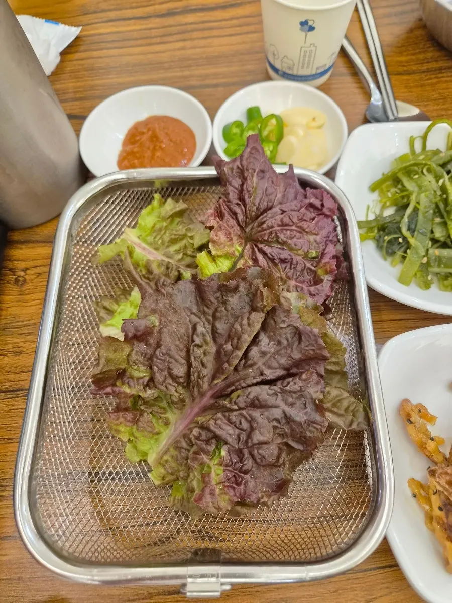 Plate of vegetables gathered from the ssam vegetable self-bar