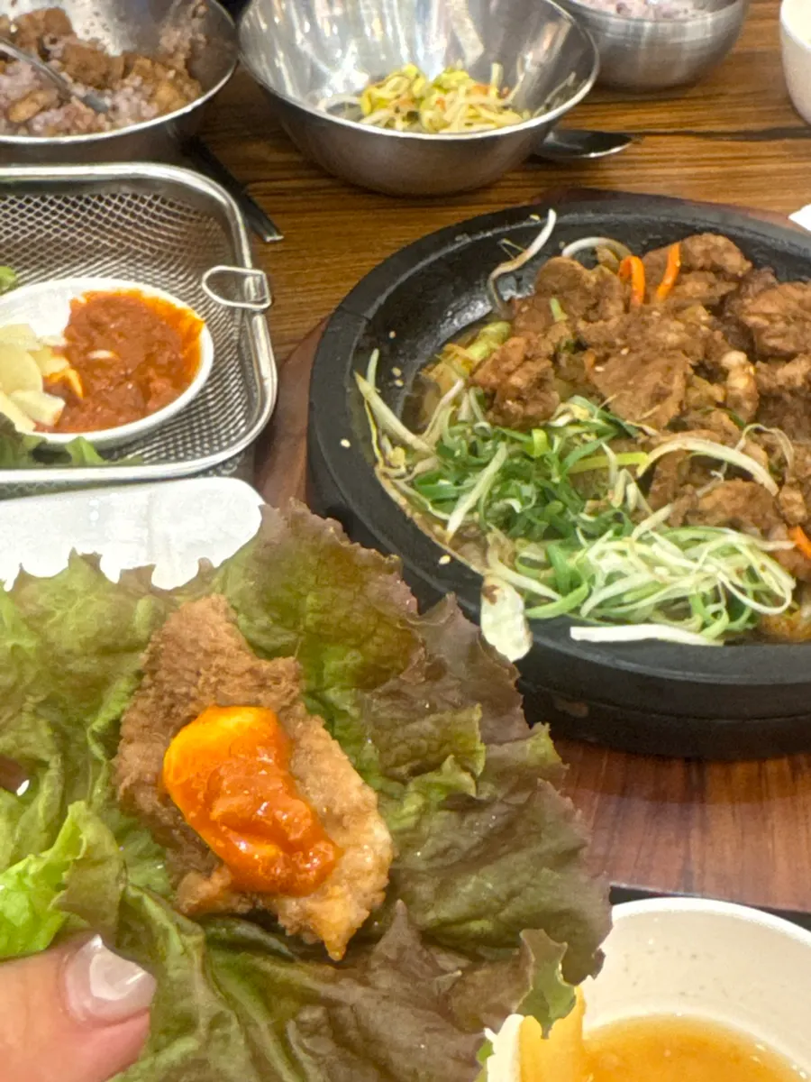 Leftover stone-plate seokgalbi spread after the meal