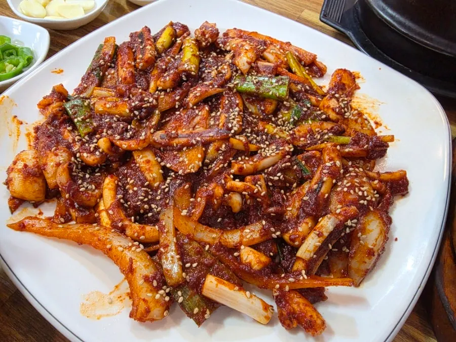 Spicy fire-grilled squid stir-fry for two