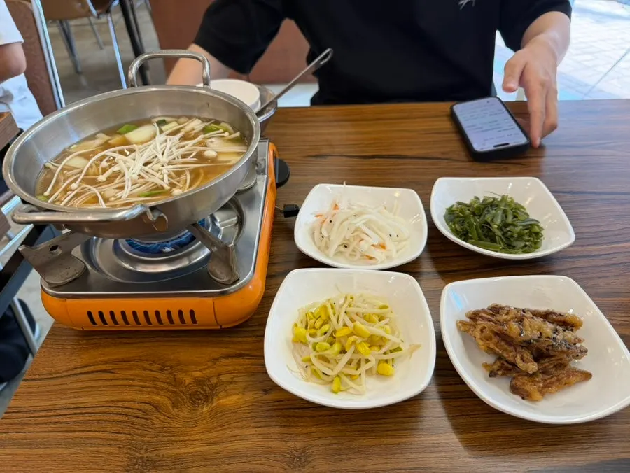 먼저 나온 기본 상차림 반찬