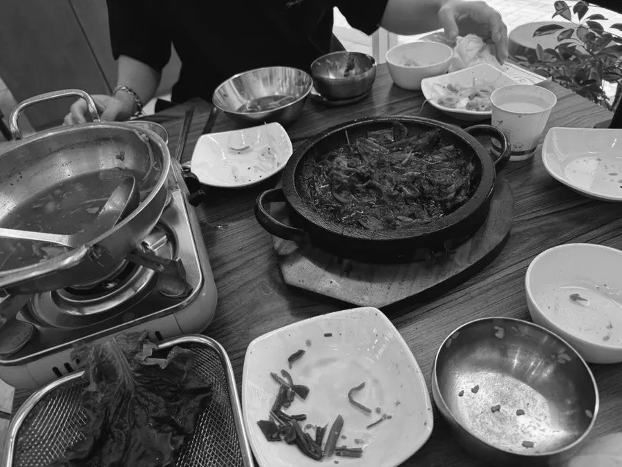 남김없이 비운 빈 그릇들