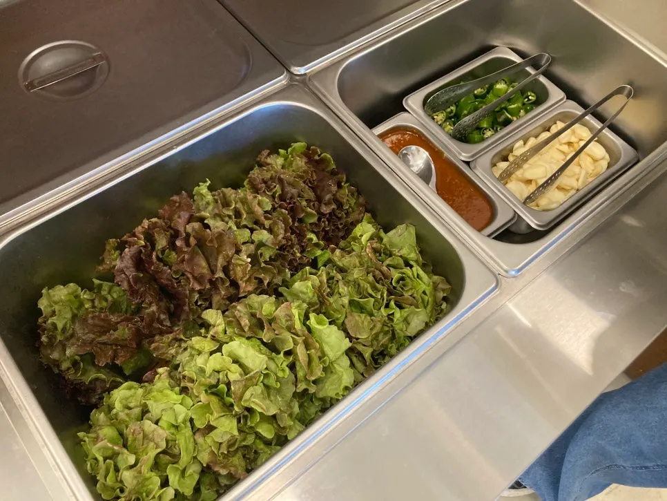 셀프바에 준비된 쌈야채