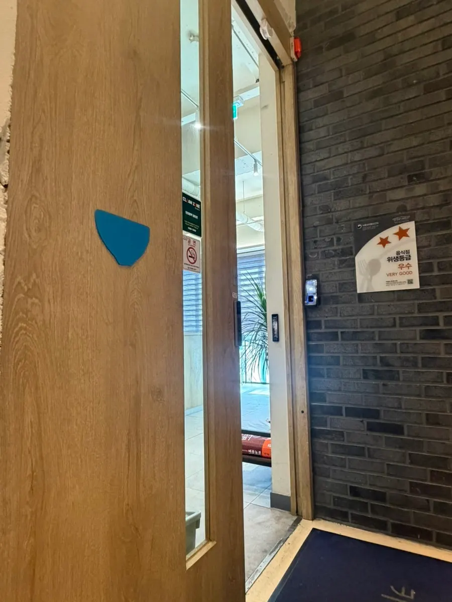 Elevator leading up to Cafe Dongi's 2nd-floor entrance