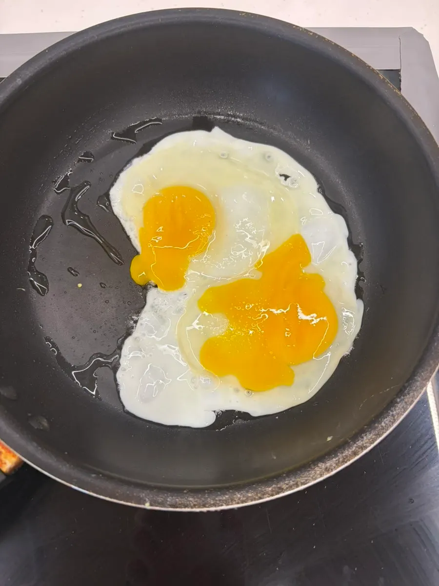 Fried egg zone at the self-bar