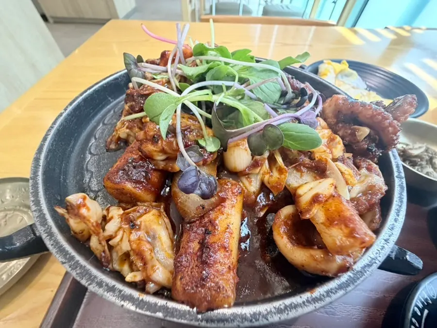 Jjukkumi sauce with doenjang jjigae