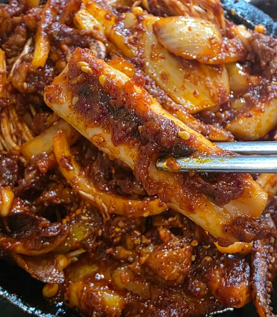 厚实的直火乌贼炒特写