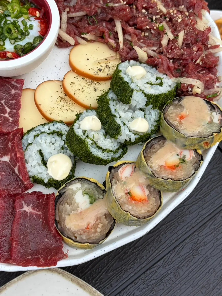 육사시미를 올린 감태김밥