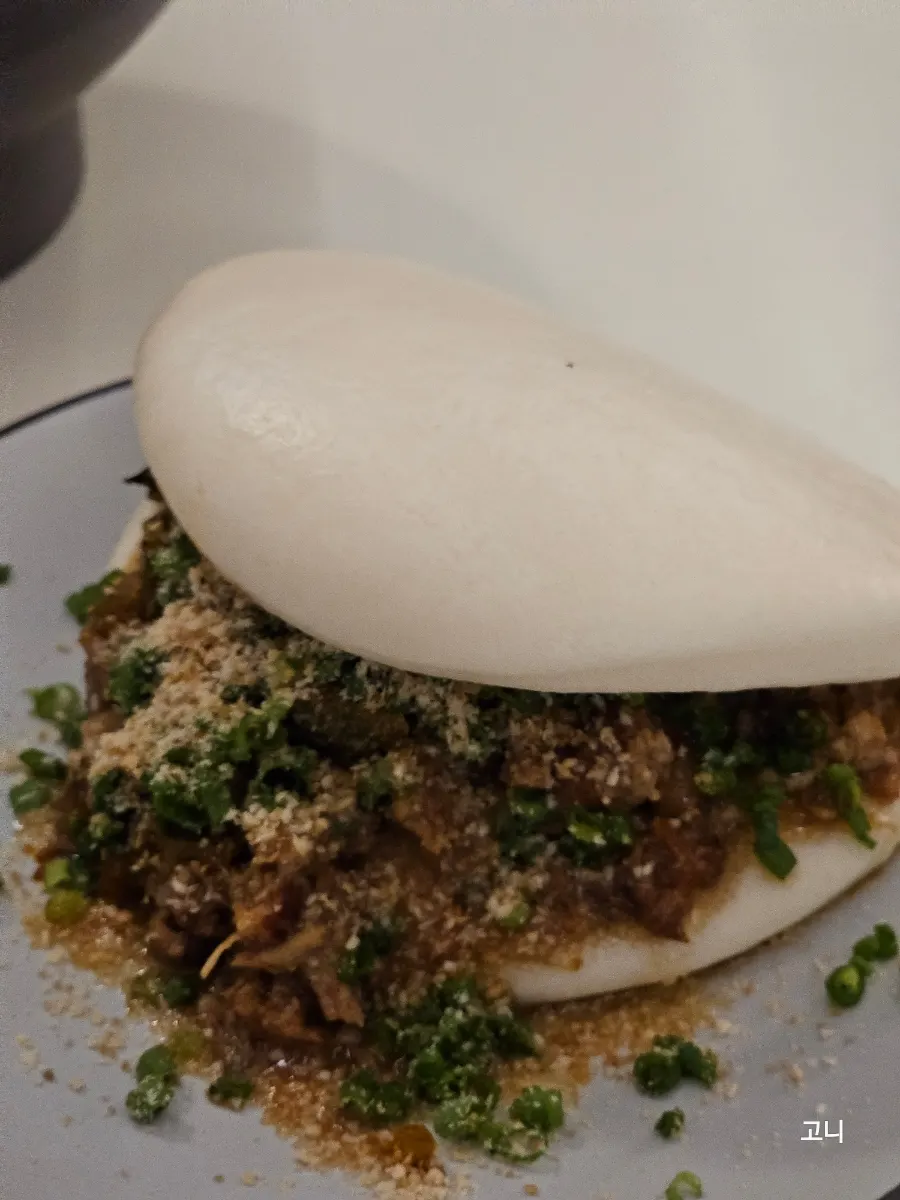 먼저 나온 클래식바오 한 접시