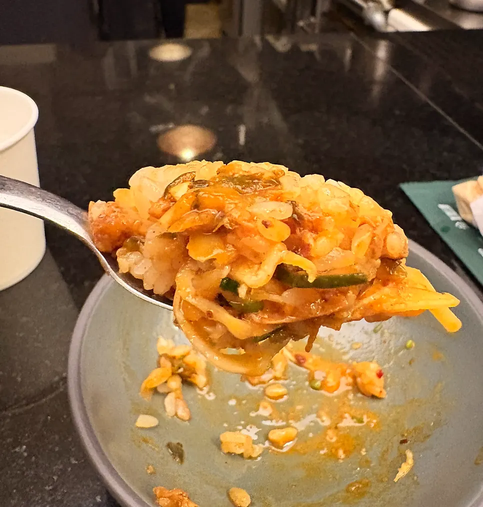 섞어서 밥에 덜어낸 동파육 덮밥