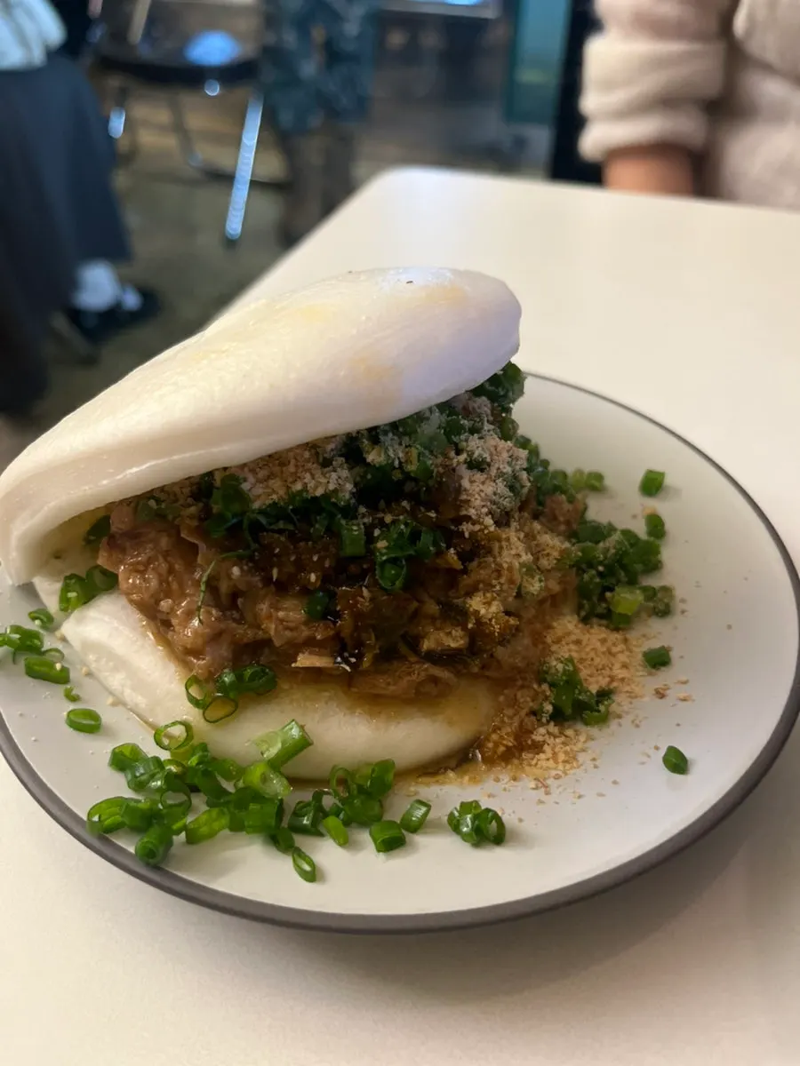Eating the braised pork rice bowl with rice
