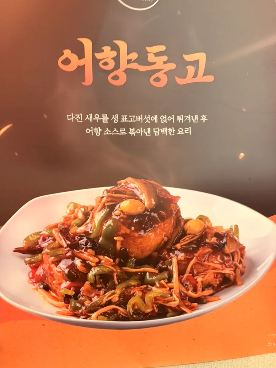 룸이 이어진 복도