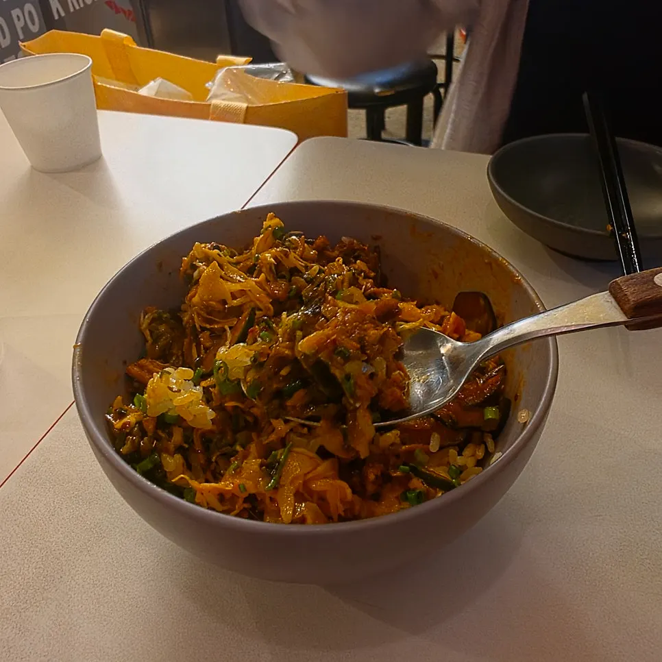 配料丰富的东坡肉盖饭