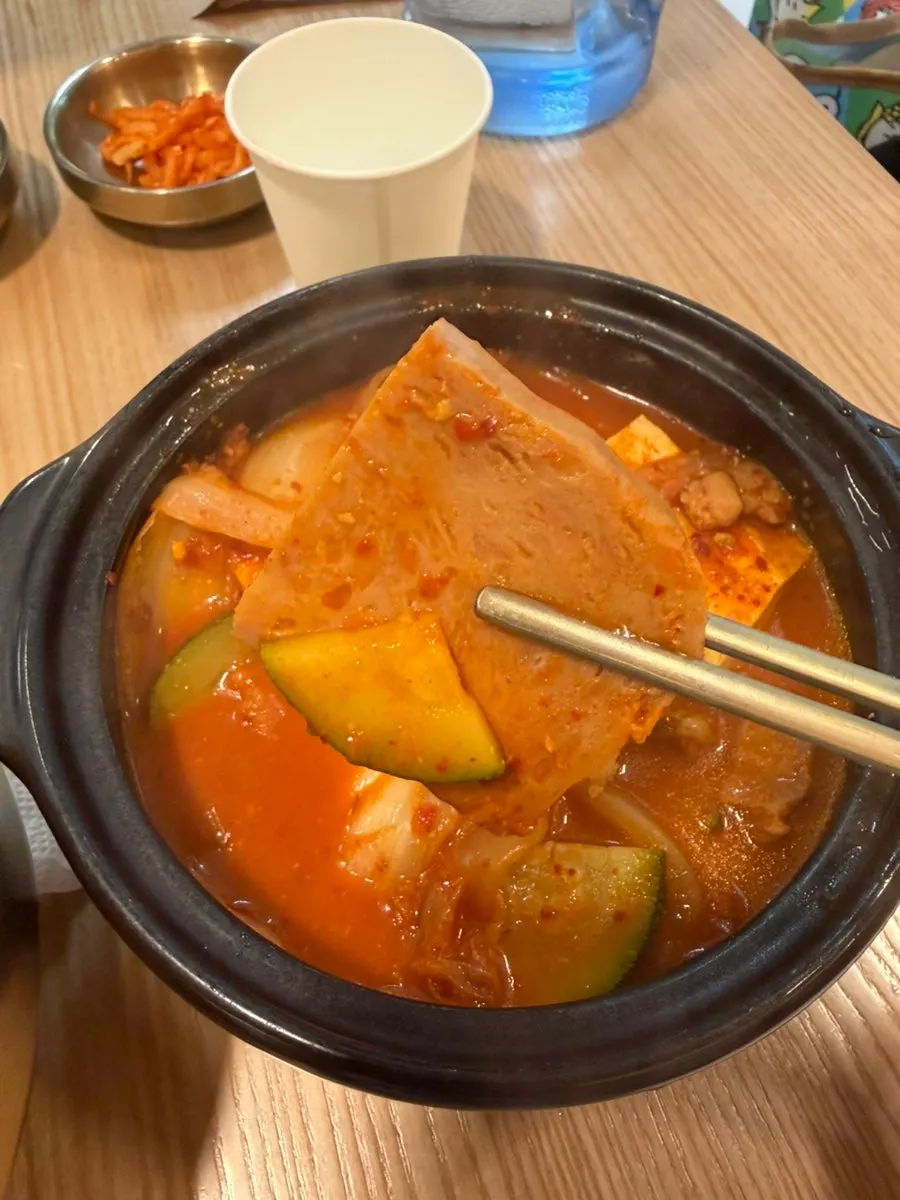끓고 있는 김치찌개 클로즈업