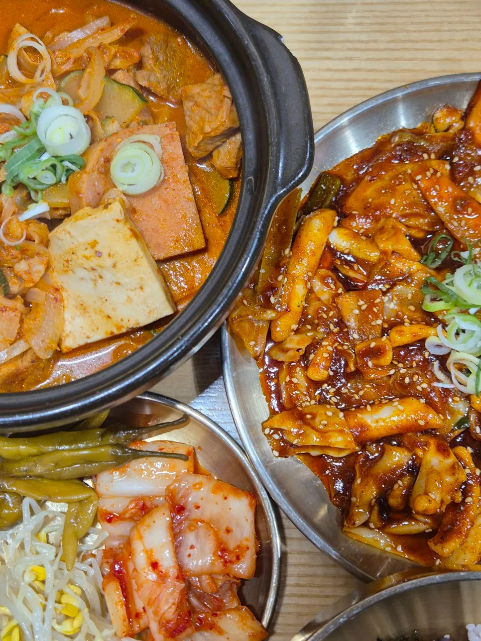Close-up of the set served with rice