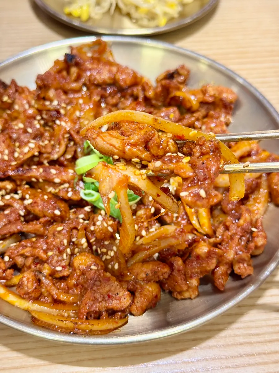 Plate of smoky Bap Jangin bulgogi