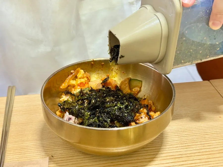 Rice bowl topped with gim and sesame oil