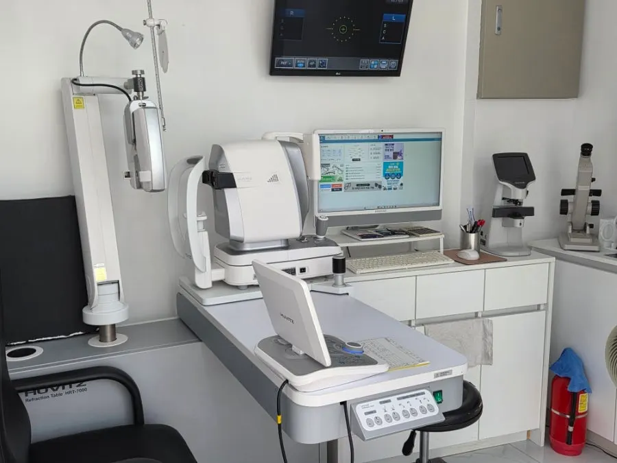 Eye exam area at Barabon Glasses