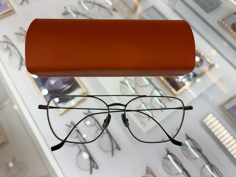 Consultation about glasses lenses