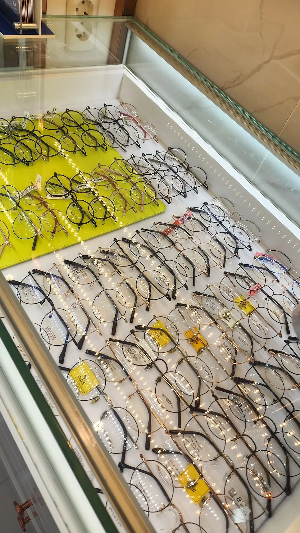 Frame corner with ₩40,000 and ₩60,000 options